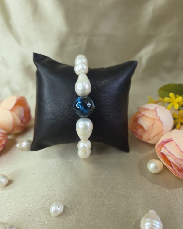 Single line of white Fresh Water Baroque Pearl Bracelet
