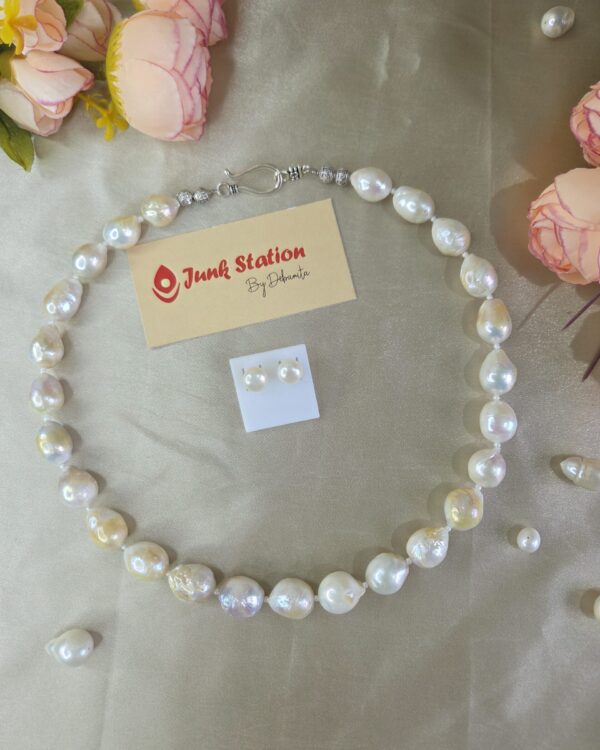 Single line Golden Baroque Pearl Neckpiece