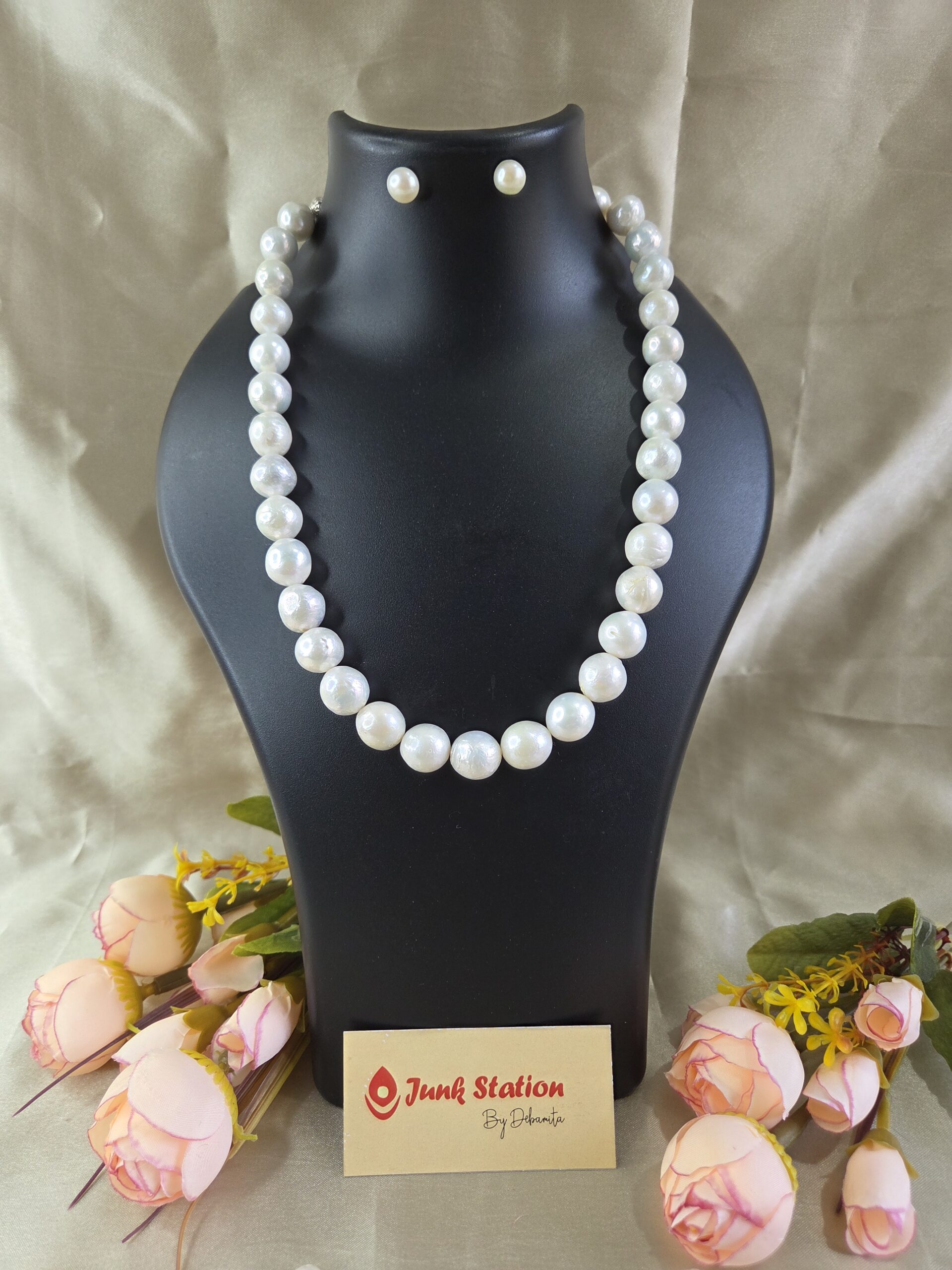 Single line of White Pearl Neckpiece - Image 2