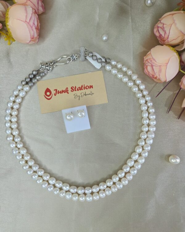 Double line of White Pearl Neckpiece