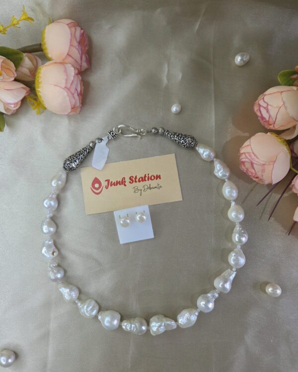 Single line of White Baroque Pearl Neckpiece