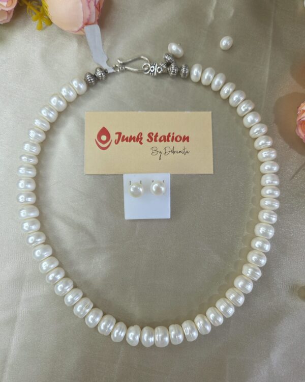 Single line of White Button Pearl Neckpiece