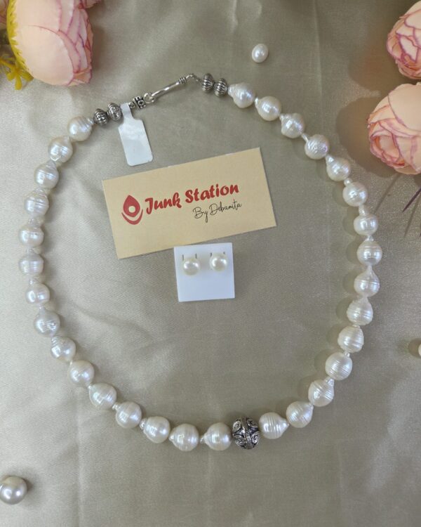 Single line of White Baroque Pearl Neckpiece