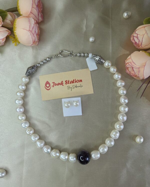Single line of White Baroque Pearl with Amethyst Neckpiece