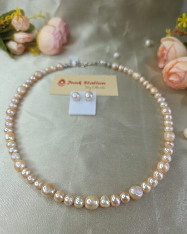 Single line of Baroque and Round Pearl Neckpiece
