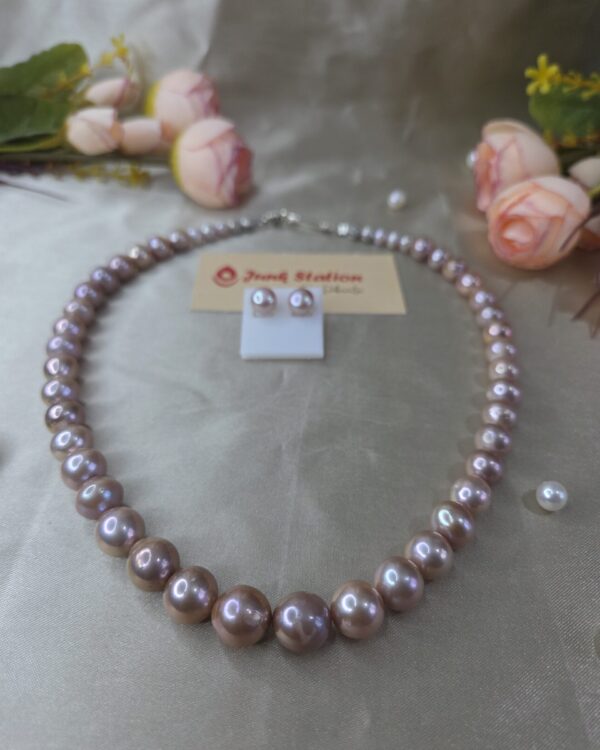 Single line of South Sea Pearl