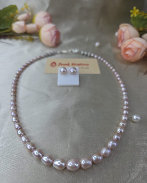 Graduated Pink Pearl Neckpiece