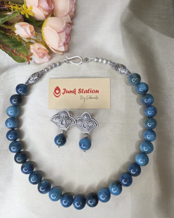 Single line of Blue Apatite