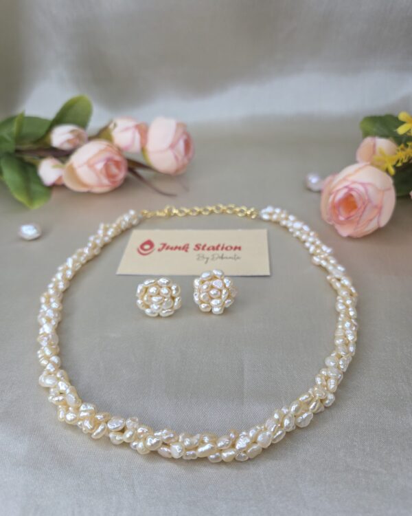 Twisted Peach Rice Pearl NeckPiece